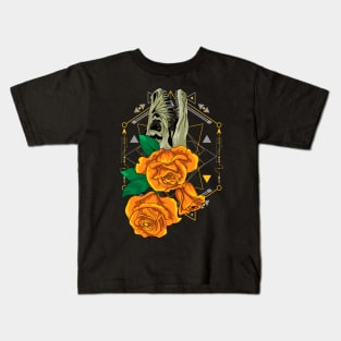 skull roses flowers Kids T-Shirt